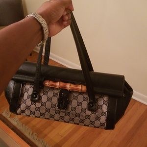 Gucci Hobo handbag.. leather .. rare bag..